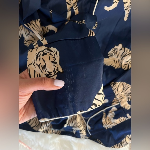 Averie Lion print pajama long sleeve button up top (Top only) size M color Blue - Picture 10 of 12
